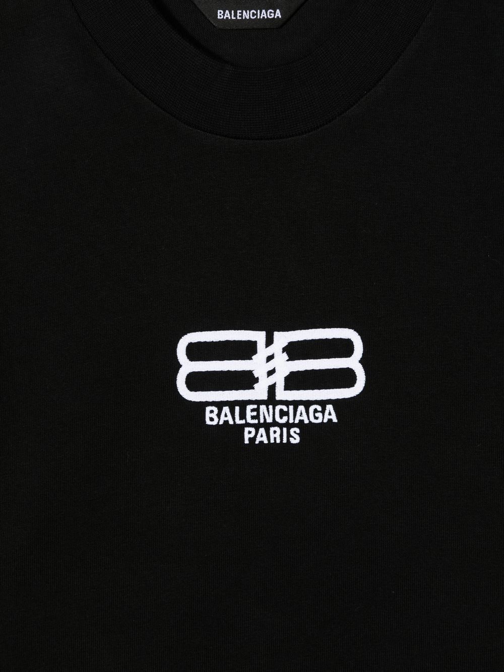 https://firstbtq.com/pub/media/catalog/product//f/w/fw22-balenciaga-681864-tmvk990341p.jpg