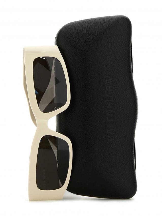 Balenciaga Eyewear - logo-print rectangle-frame sunglasses